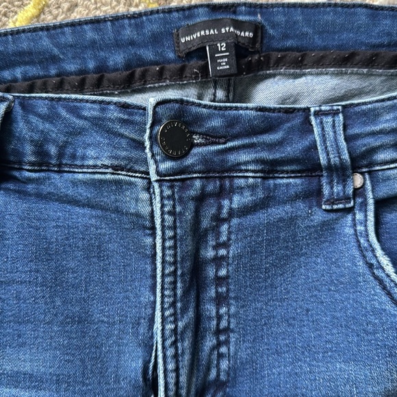 Universal standard stretch, distressed jeans 12 - Picture 2 of 6
